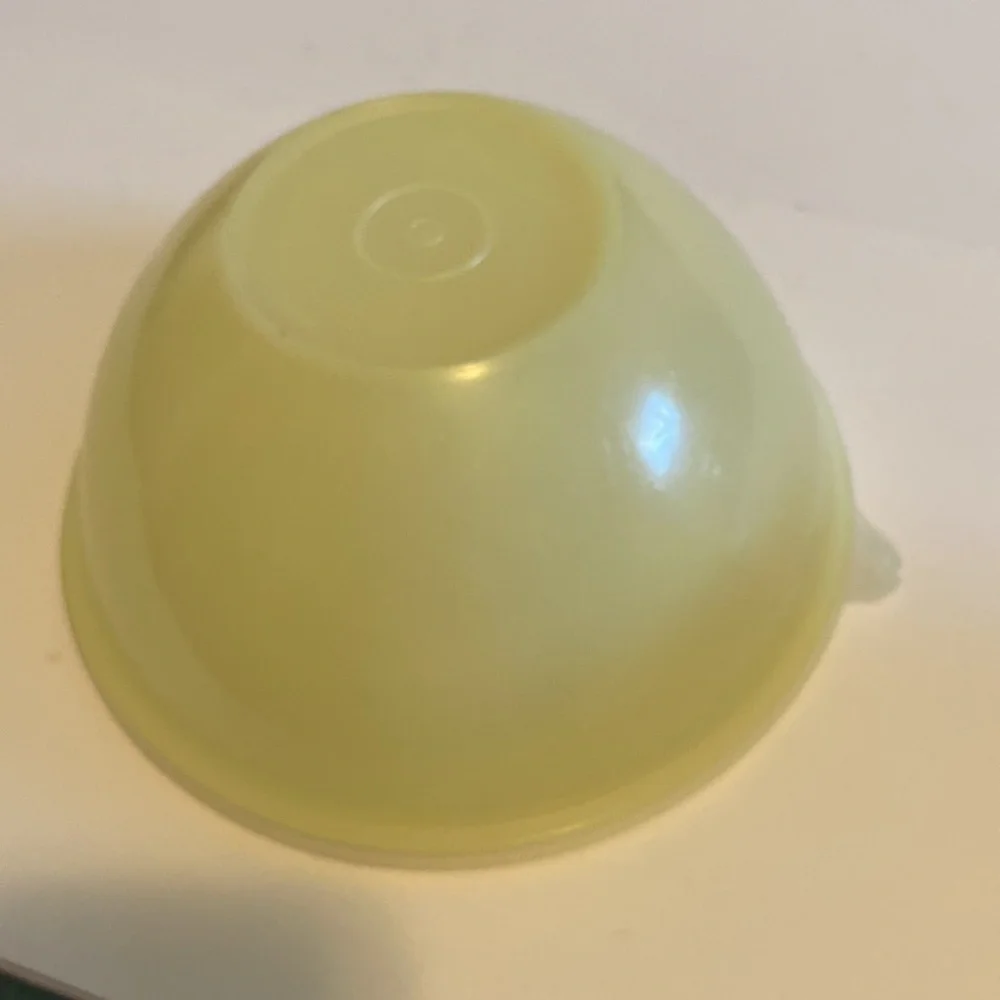 Tupperware scratches lid
